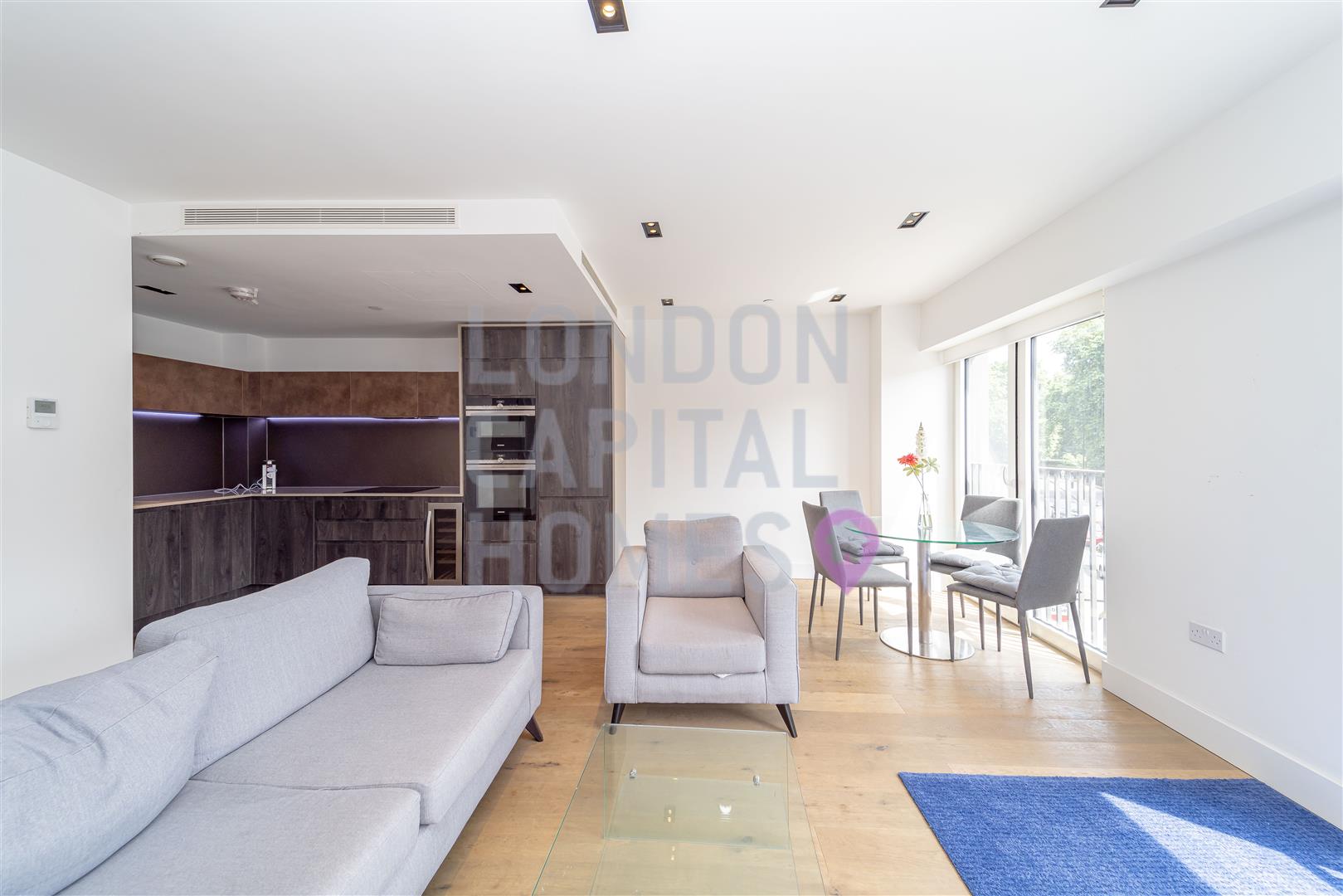 2 bed property in 2 Exchange Gardens, London